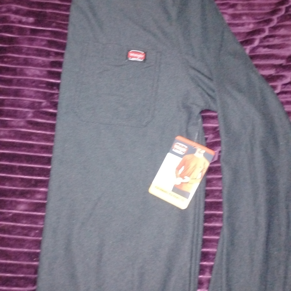 Wrangler Long Sleeve Pocket Tee in black